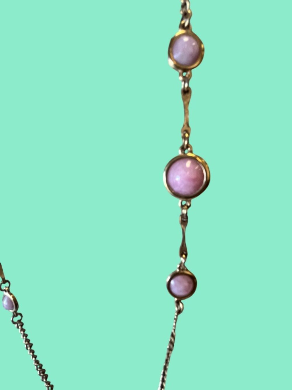 Vintage Sarah Coventry Gold-Tone Necklace With Pink/Lilac Cabochons - Picture 4 of 5